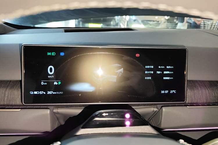 Used Nio ES8 2023 75 kWh Instrument Cluster