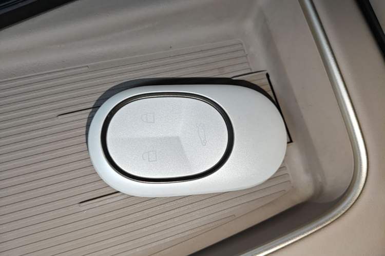 Used Nio ES8 2023 75 kWh Interior 1