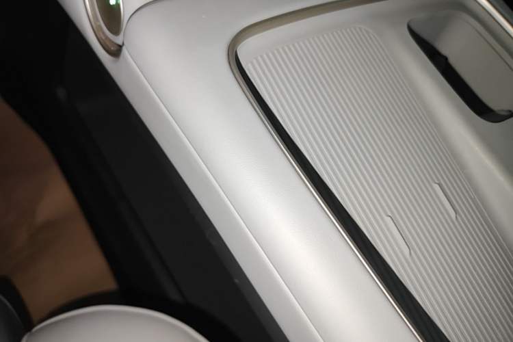 Used Nio ES8 2023 75 kWh Executive Edition Interior 1