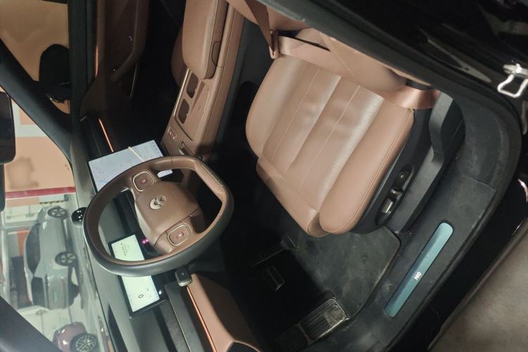 Used Nio ES8 2023 75 kWh Executive Edition Interior 1