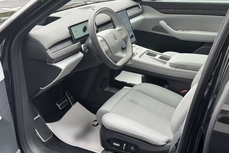 Used Nio ES8 2023 75 kWh Interior 12
