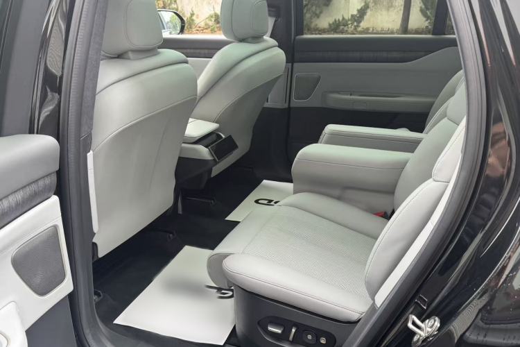 Used Nio ES8 2023 75 kWh Interior 2