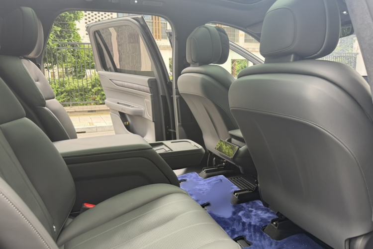 Used Nio ES8 2023 100kWh Signature Edition Interior 2