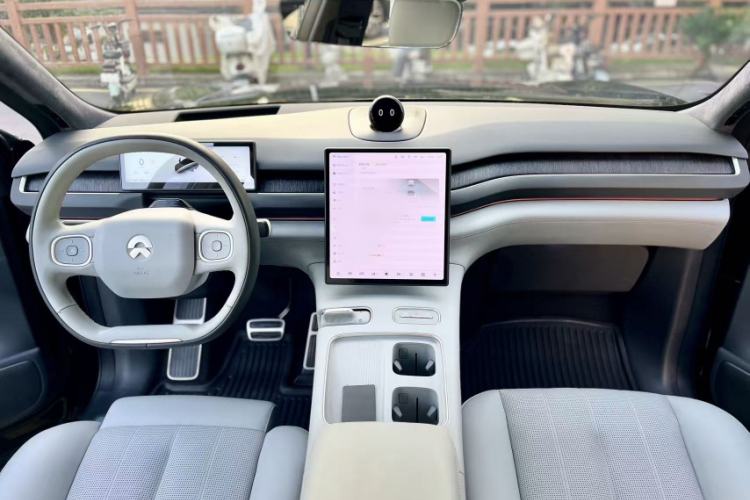 Used Nio ES8 2023 75 kWh Executive Edition Interior 2