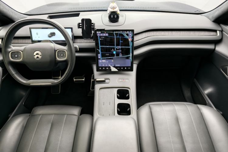 Used Nio ES8 2023 100kWh Signature Edition Interior 2