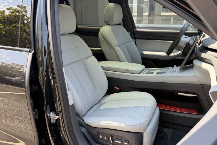 Used Nio ES8 2023 75 kWh Interior 2