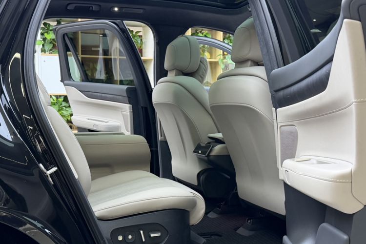 Used Nio ES8 2023 75 kWh Interior 3