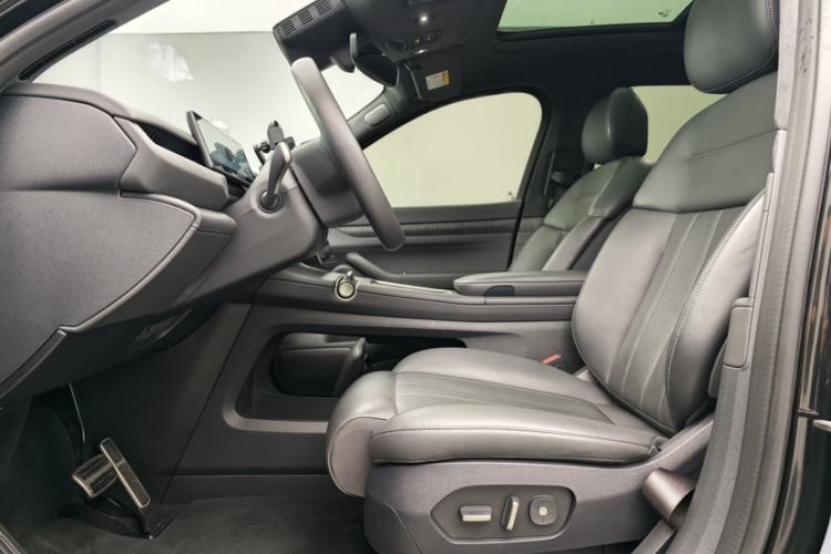 Used Nio ES8 2023 100kWh Signature Edition Interior 3