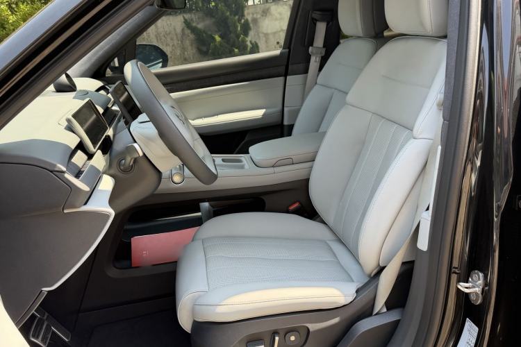Used Nio ES8 2023 75 kWh Interior 3
