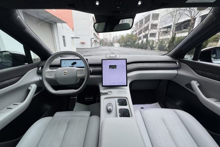 Used Nio ES8 2023 75 kWh Interior 4