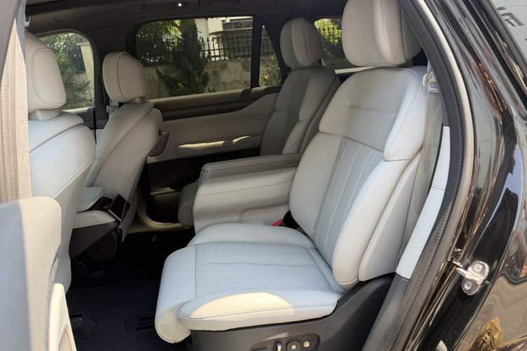 Used Nio ES8 2023 75 kWh Interior 4