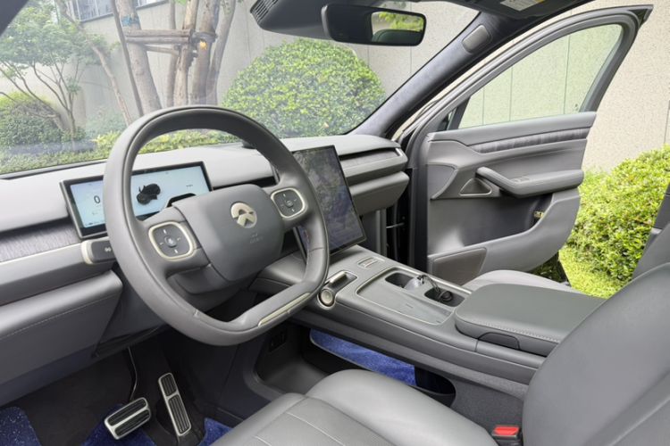 Used Nio ES8 2023 100kWh Signature Edition Interior 6