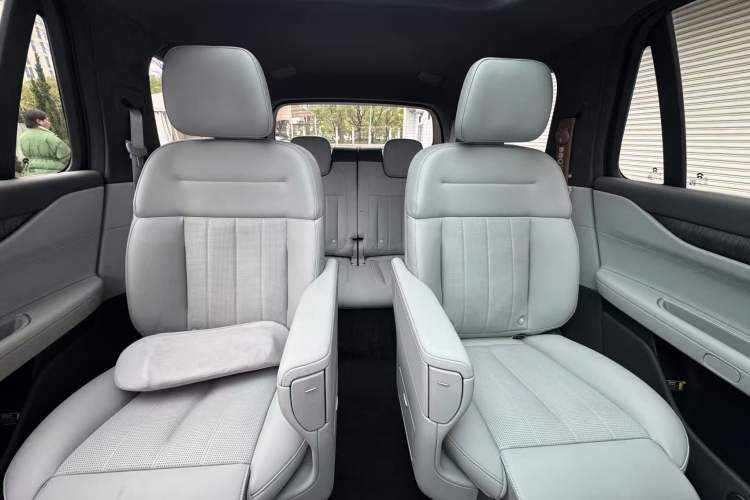 Used Nio ES8 2023 75 kWh Interior 7
