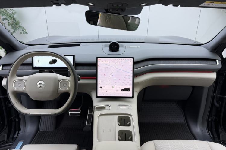 Used Nio ES8 2023 75 kWh Interior 7