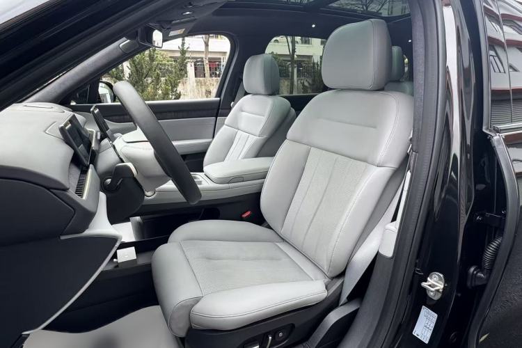 Used Nio ES8 2023 75 kWh Interior 9