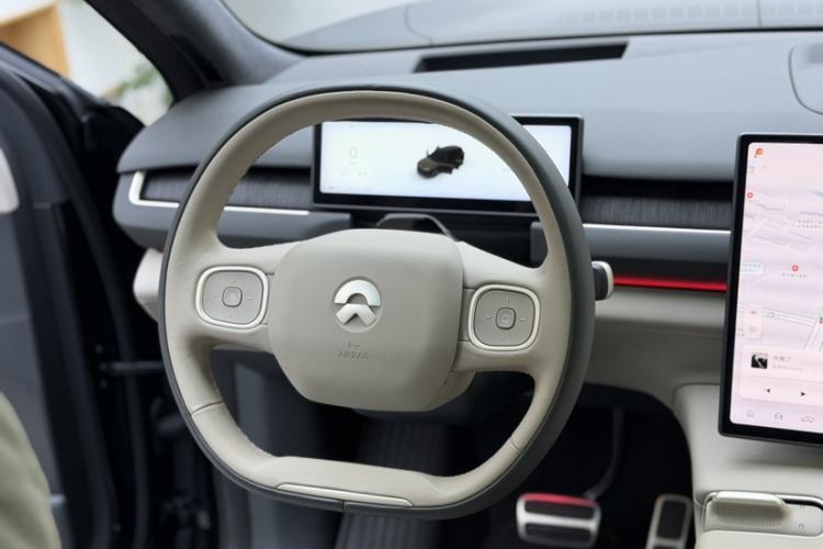 Used Nio ES8 2023 75 kWh Interior 9