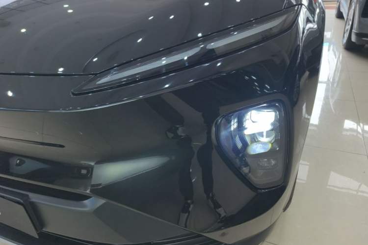 Used Nio ES8 2023 75 kWh Left Front Headlight
