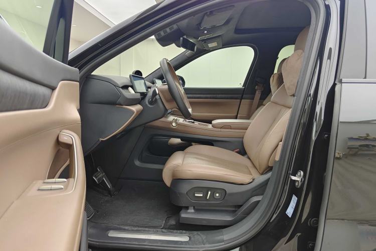 Used Nio ES8 2023 75 kWh Executive Edition Left Front Seat
