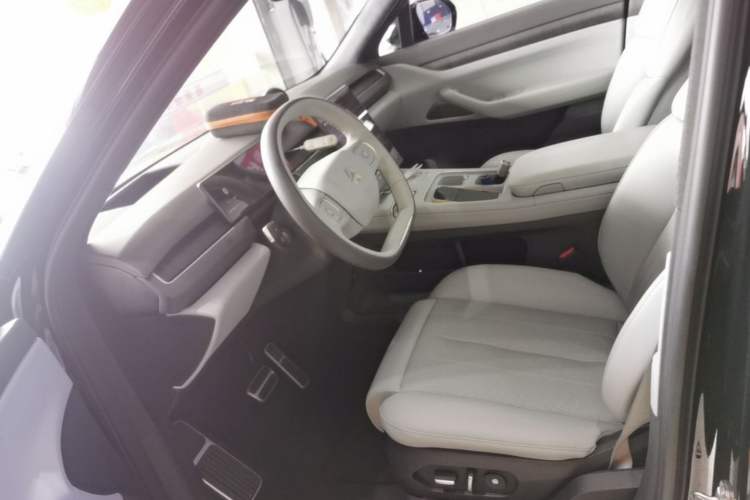 Used Nio ES8 2023 75 kWh Executive Edition Left Front Seat