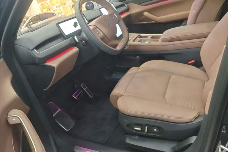 Used Nio ES8 2023 75 kWh Left Front Seat