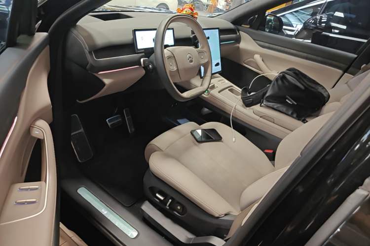 Used Nio ES8 2023 75 kWh Left Front Seat