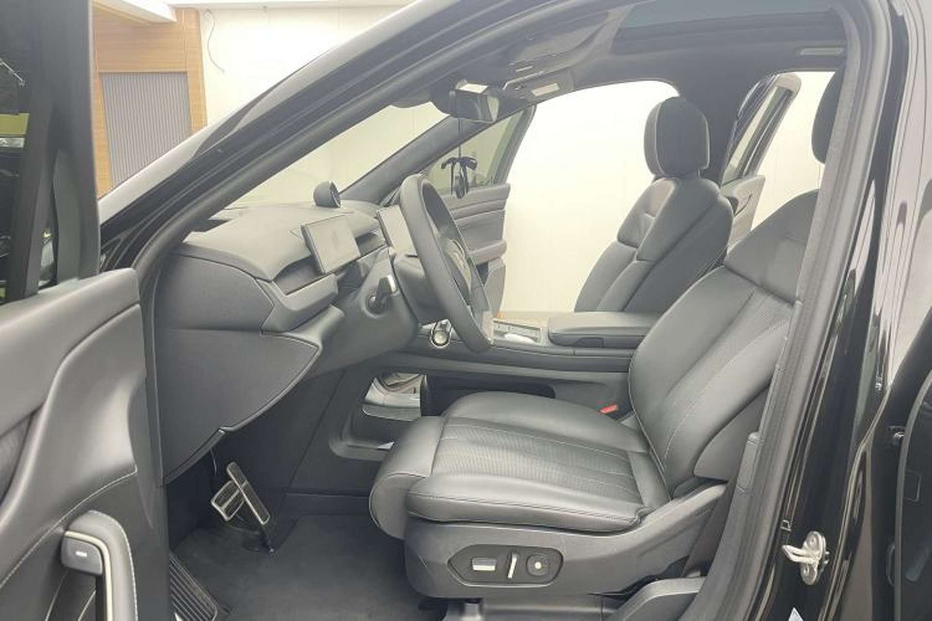 Used Nio ES8 2023 75 kWh Executive Edition Left Front Seat
