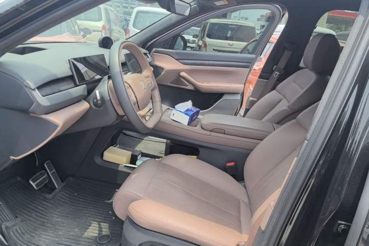 Used Nio ES8 2023 75 kWh Left Front Seat