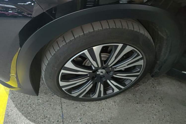 Used Nio ES8 2023 75 kWh Executive Edition Left Front Wheel Hub