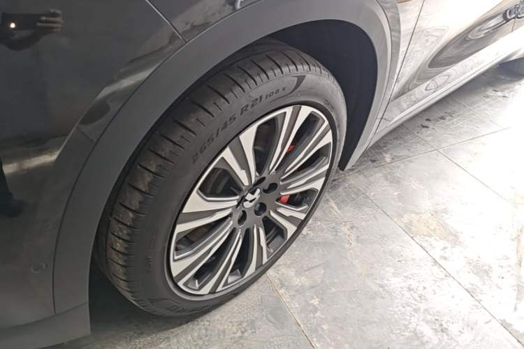Used Nio ES8 2023 75 kWh Left Front Wheel Hub