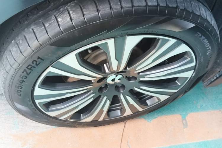 Used Nio ES8 2023 75 kWh Executive Edition Left Front Wheel Hub