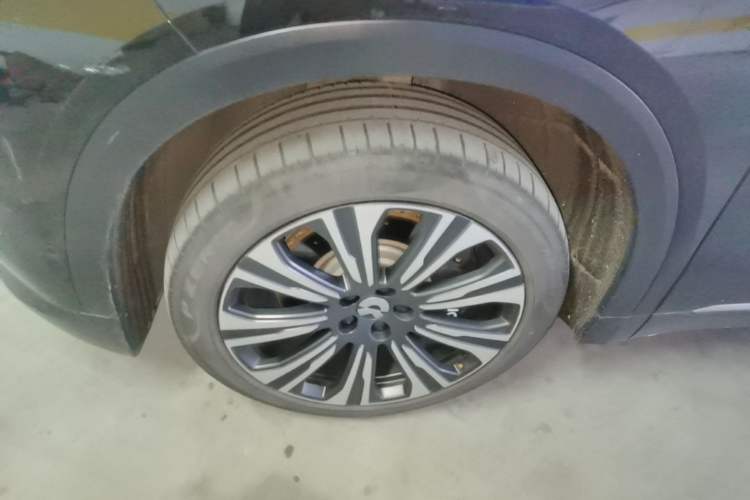 Used Nio ES8 2023 75 kWh Executive Edition Left Front Wheel Hub