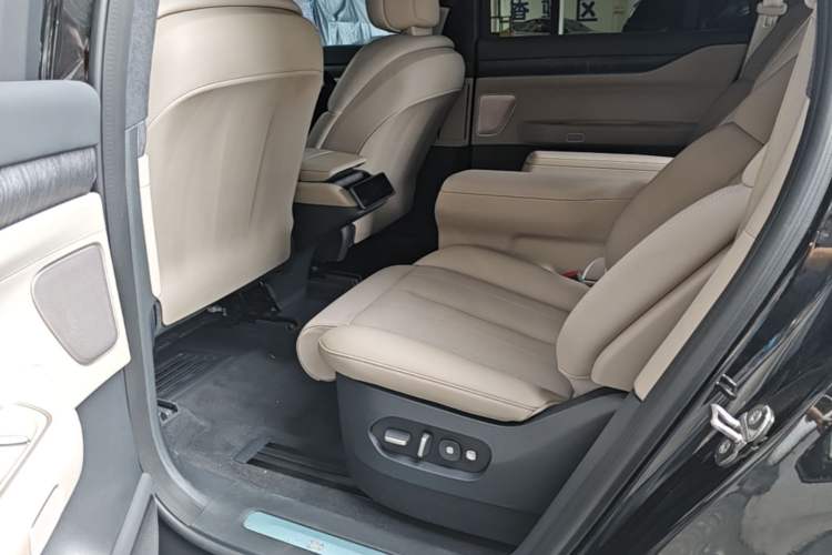 Used Nio ES8 2023 75 kWh Left Rear Seat