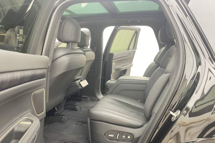 Used Nio ES8 2023 75 kWh Executive Edition Left Rear Seat