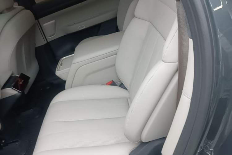 Used Nio ES8 2023 75 kWh Executive Edition Left Rear Seat
