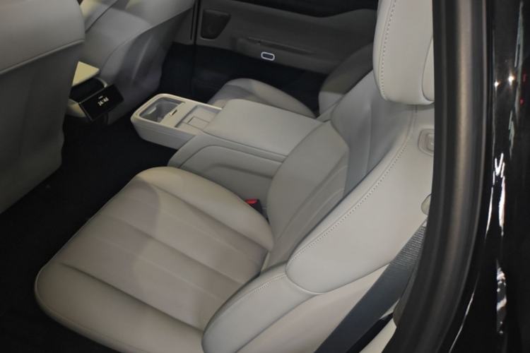 Used Nio ES8 2023 75 kWh Executive Edition Left Rear Seat