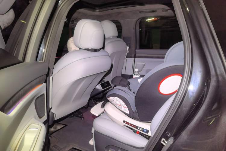 Used Nio ES8 2023 75 kWh Executive Edition Left Rear Seat