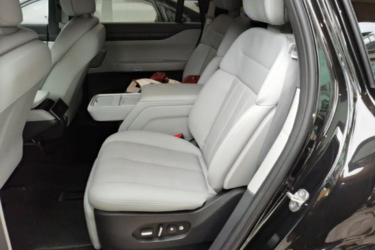 Used Nio ES8 2023 75 kWh Executive Edition Left Rear Seat