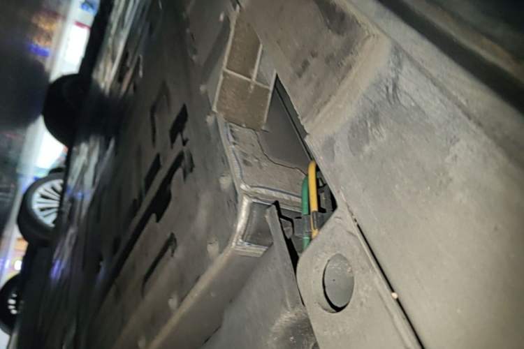 Used Nio ES8 2023 75 kWh Executive Edition Left Side Sill