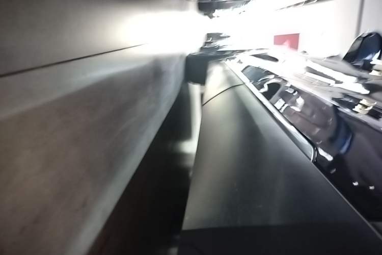 Used Nio ES8 2023 75 kWh Left Side Sill