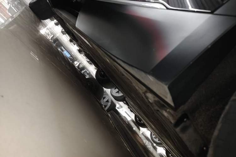 Used Nio ES8 2023 75 kWh Executive Edition Left Side Sill
