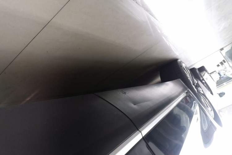 Used Nio ES8 2023 75 kWh Executive Edition Left Side Sill