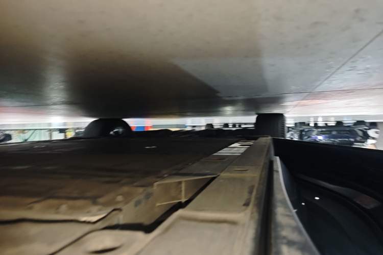 Used Nio ES8 2023 75 kWh Executive Edition Left Side Sill