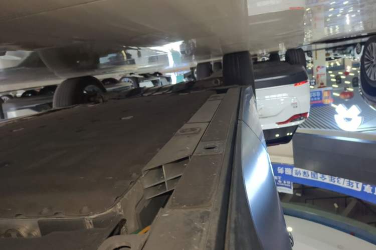 Used Nio ES8 2023 75 kWh Left Side Sill