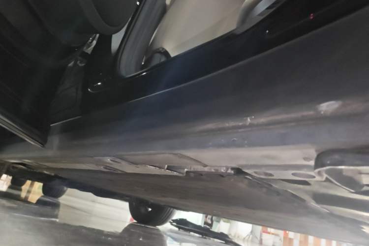 Used Nio ES8 2023 75 kWh Left Side Sill