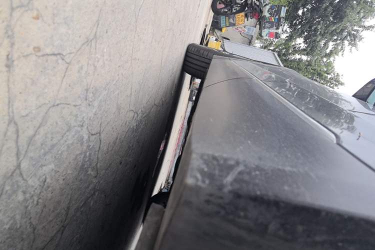 Used Nio ES8 2023 75 kWh Left Side Sill