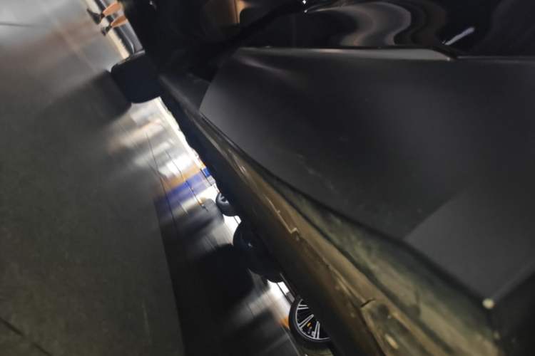 Used Nio ES8 2023 75 kWh Executive Edition Left Side Sill