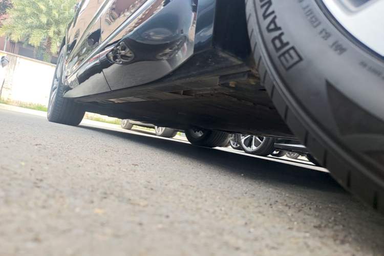 Used Nio ES8 2023 75 kWh Left Side Sill