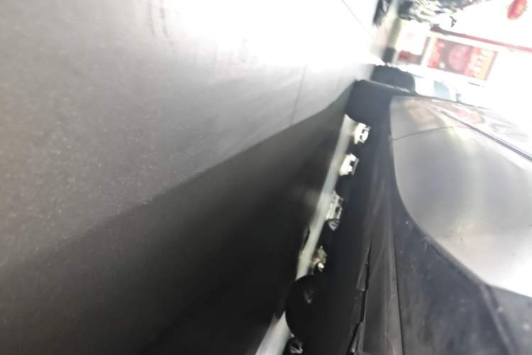 Used Nio ES8 2023 75 kWh Left Side Sill
