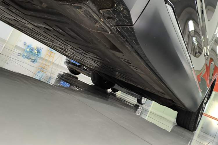 Used Nio ES8 2023 75 kWh Left Side Sill