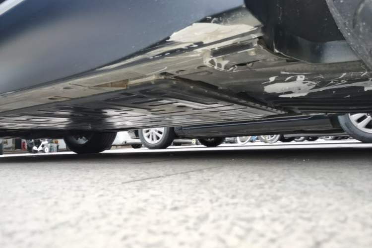 Used Nio ES8 2023 75 kWh Executive Edition Left Side Sill